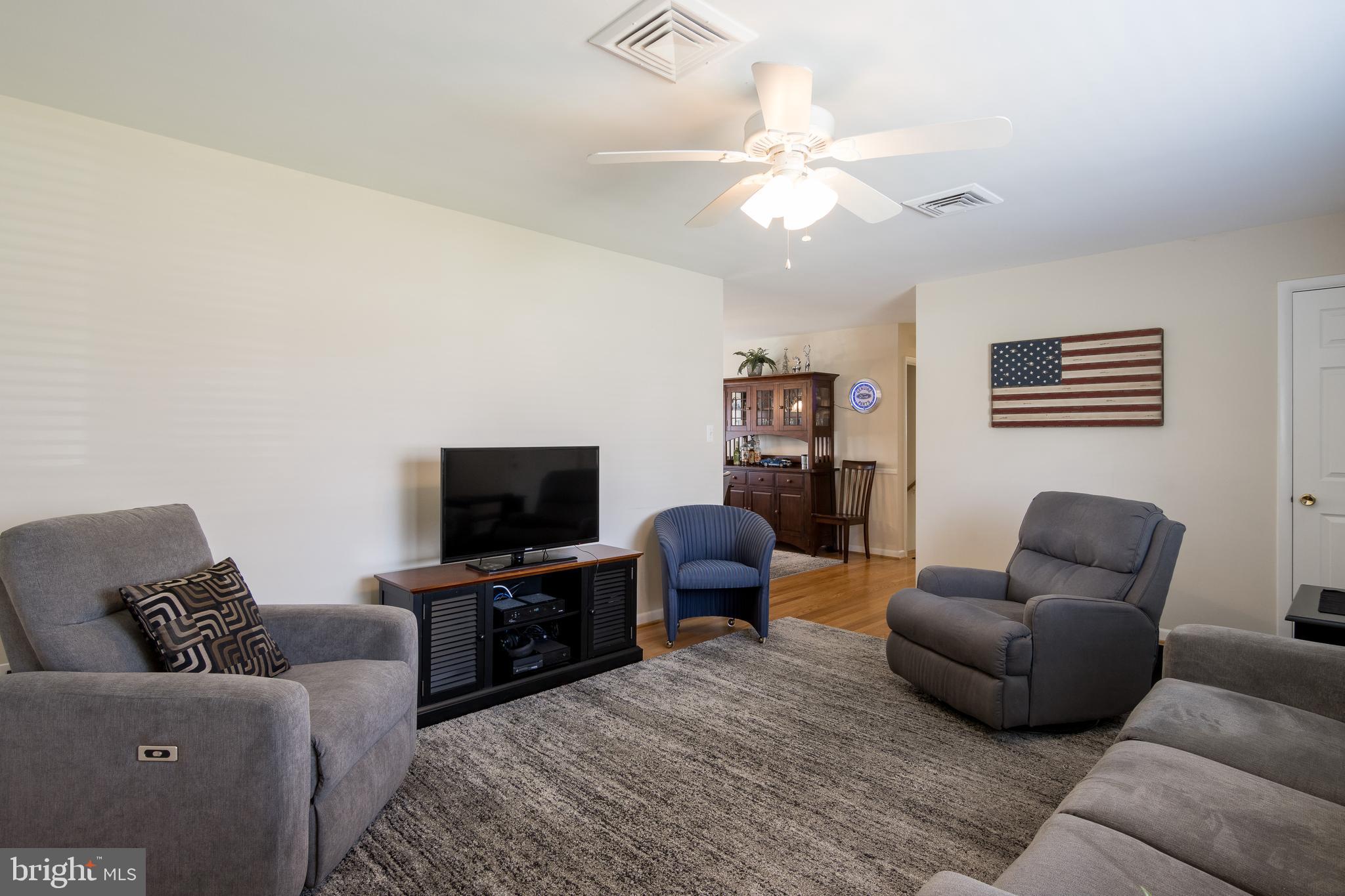 2825 Pinewick Road Ellicott City, MD 21042 - Photo 8 of 49 Living Room