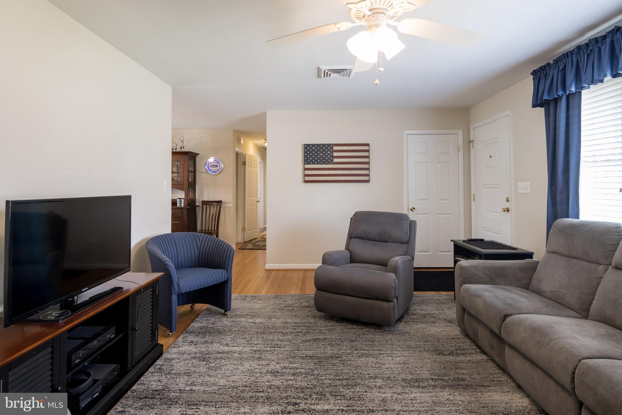 2825 Pinewick Road Ellicott City, MD 21042 - Photo 10 of 49 Plenty of space for relaxing!