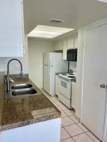 $1,800 | 72586 Edgehill Drive, Unit 3, Palm Desert, CA 92260