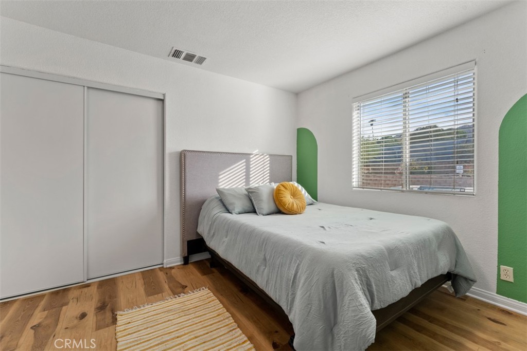 60205 Latham Trail Joshua Tree, CA 92252 - Photo 23 of 38 a bedroom with a bed and wooden floor