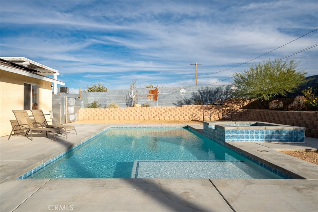 60205 Latham Trail Joshua Tree, CA 92252 - Photo 28 of 38 a view of a backyard