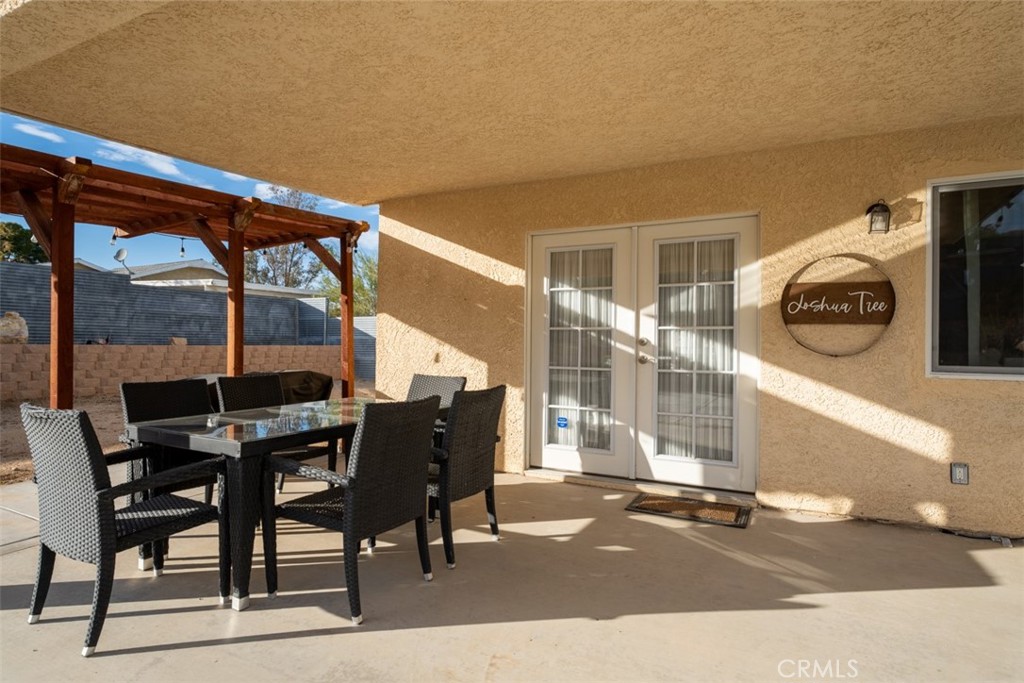 60205 Latham Trail Joshua Tree, CA 92252 - Photo 31 of 38 a dining room with furniture and window