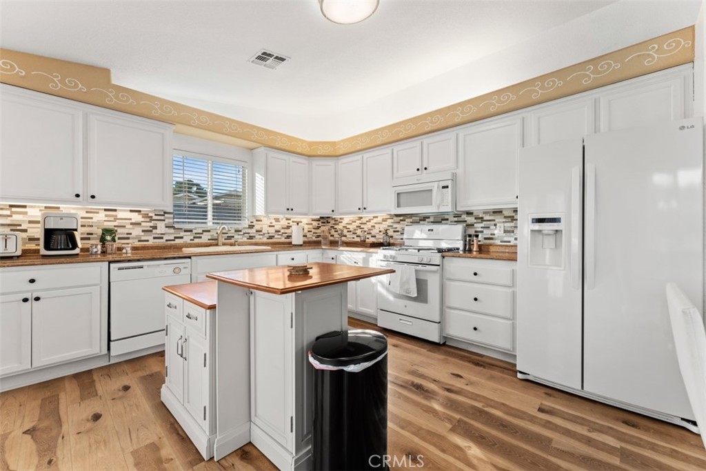 60205 Latham Trail Joshua Tree, CA 92252 - Photo 6 of 38 a kitchen with white cabinets and appliances
