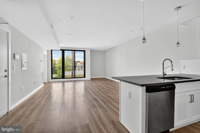 $1,945 | 381 Martin Street, Unit 2, Philadelphia, PA 19128