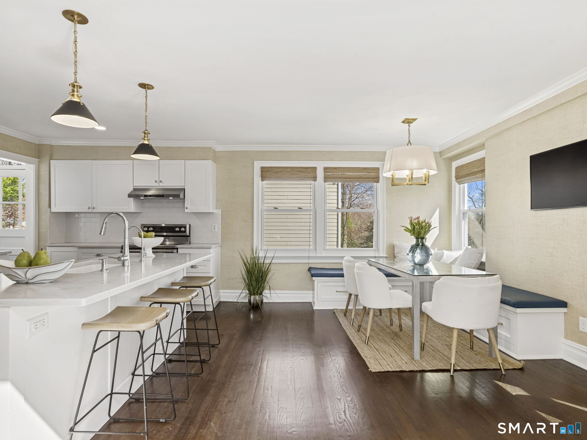 7 Walmsley Road Darien, CT 06820 - Photo 3 of 24