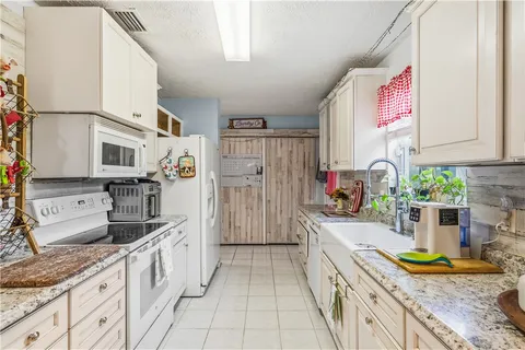 $220,000 | 1110 13th Avenue Southwest, Vero Beach, FL 32962