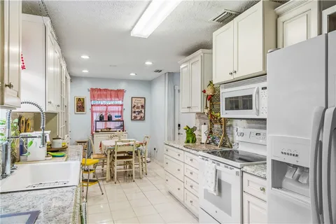 $220,000 | 1110 13th Avenue Southwest, Vero Beach, FL 32962