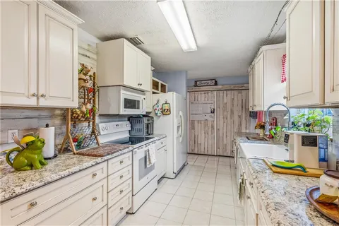 $220,000 | 1110 13th Avenue Southwest, Vero Beach, FL 32962