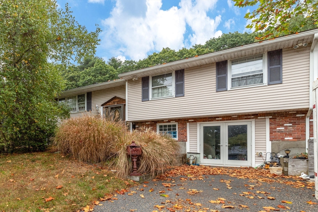 13 Donegal Road Peabody, MA 01960 - Photo 2 of 21 Gallery Image 2