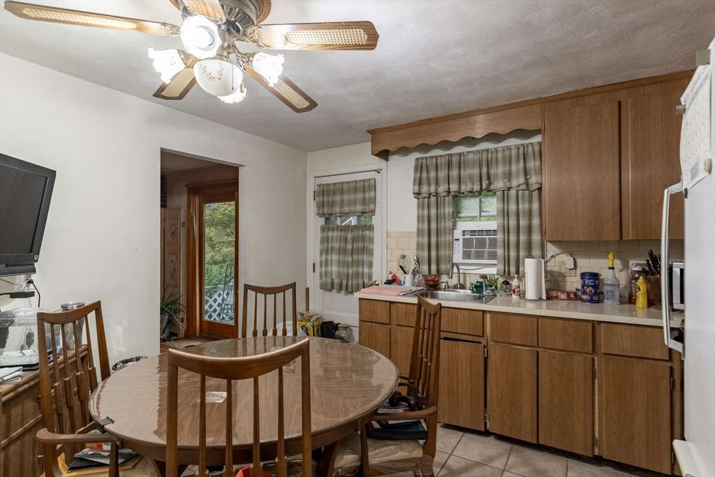 13 Donegal Road Peabody, MA 01960 - Photo 6 of 21 Gallery Image 6