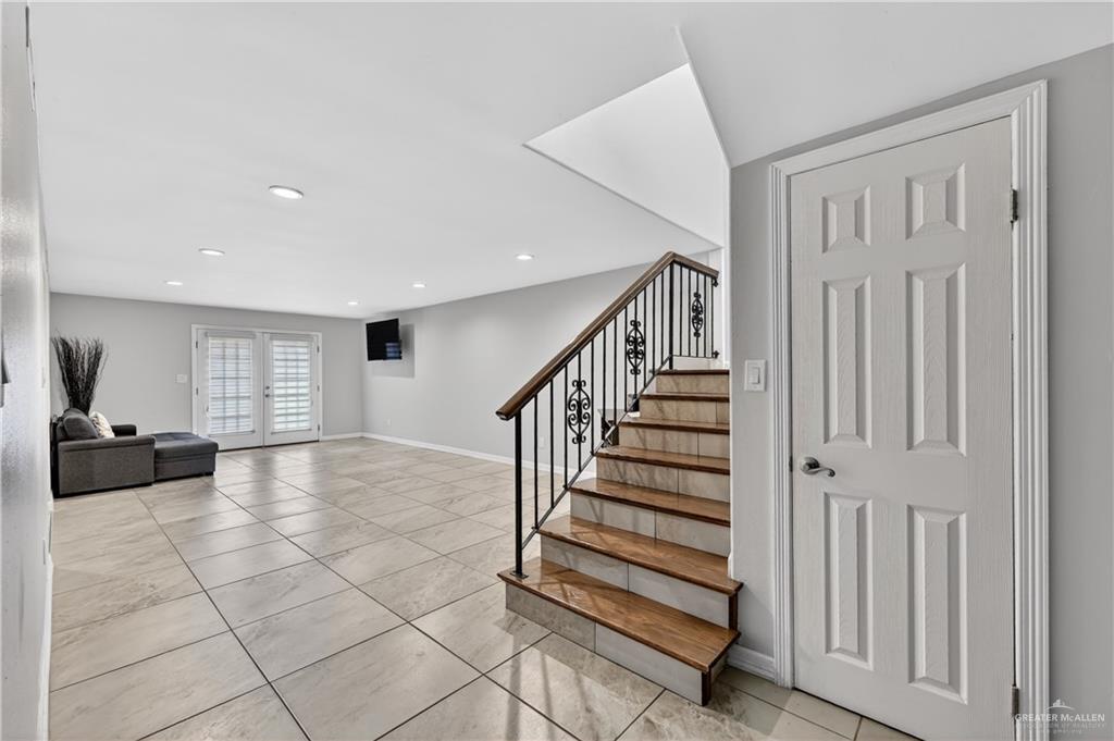 500 Wichita Avenue McAllen, TX 78503 - Photo 7 of 22 a view of entryway and hall with a couch