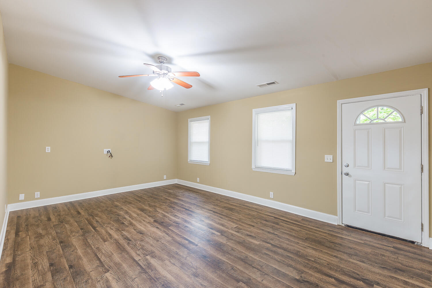 154 Ridgewood Circle Chickamauga, GA 30707 - Photo 3 of 29 154 Ridgewood Cir HD -15