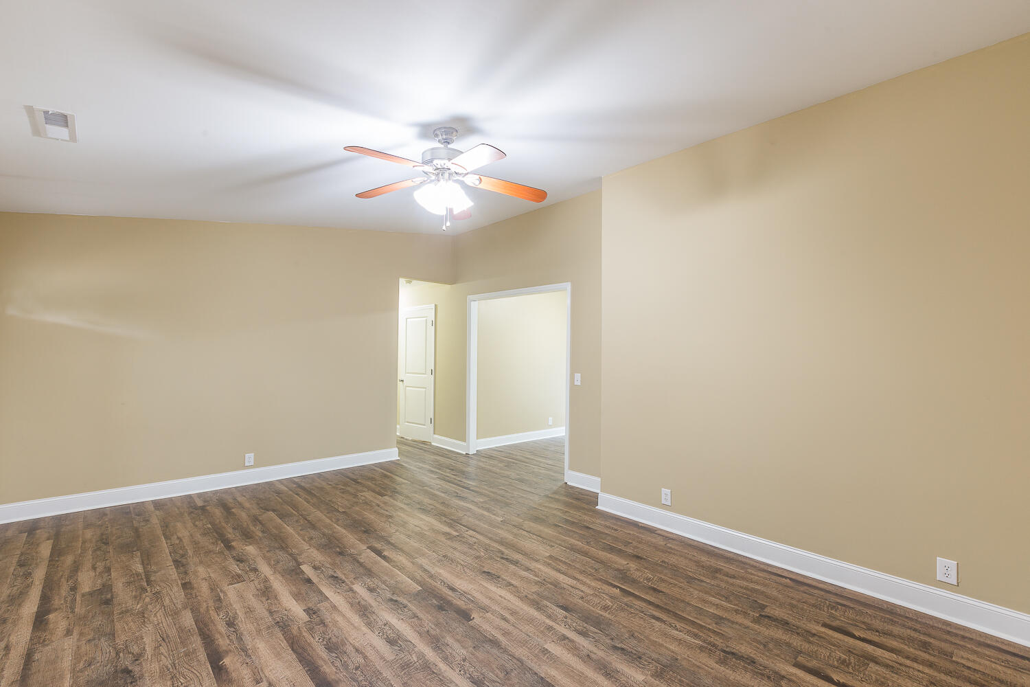 154 Ridgewood Circle Chickamauga, GA 30707 - Photo 4 of 29 154 Ridgewood Cir HD -16