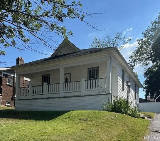 $1,150 | 8932 Tudor Avenue, St. Louis, MO 63114