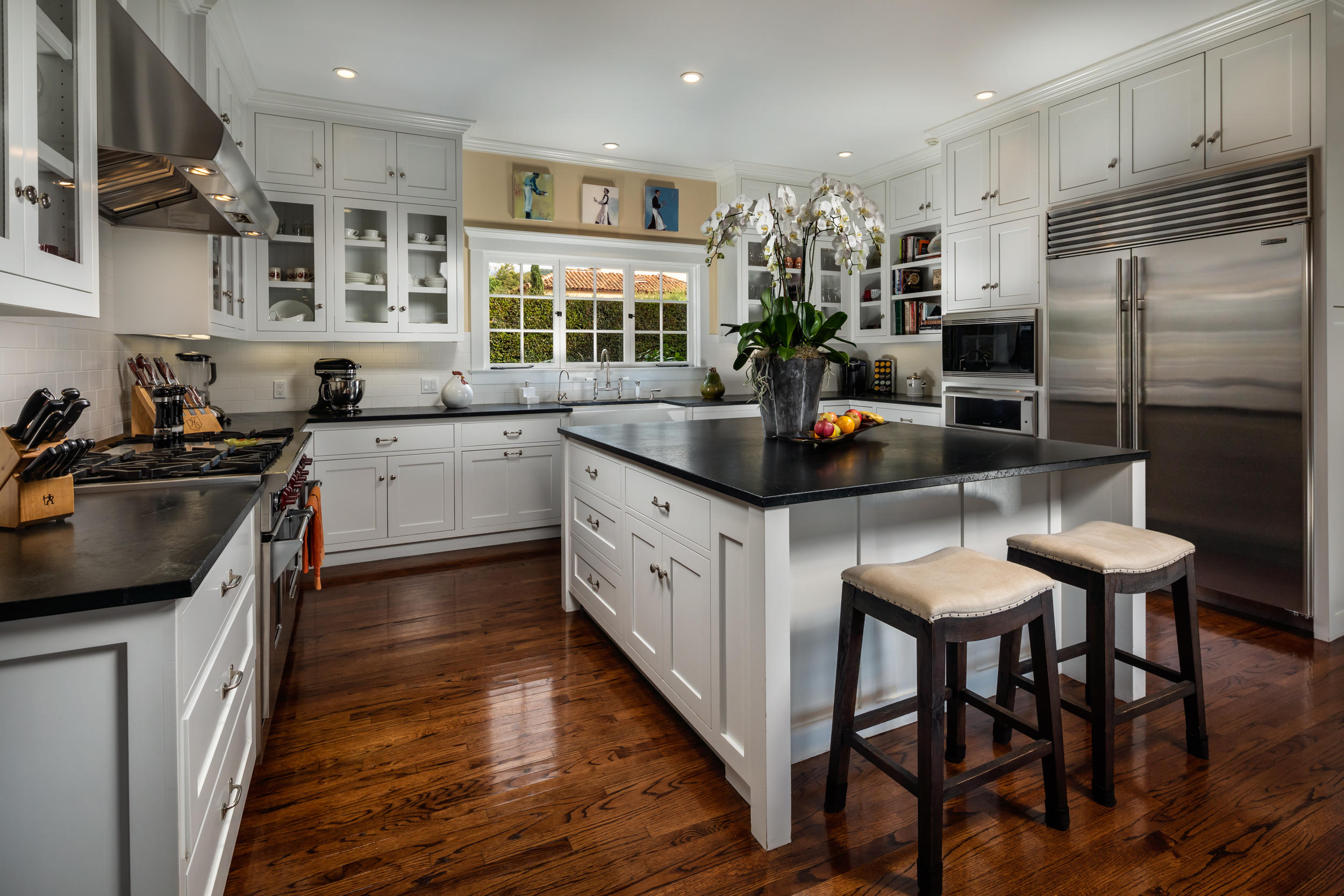 199 Ocean View Avenue Carpinteria, CA 93013 - Photo 10 of 19 a kitchen with a sink and refrigerator