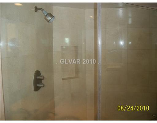 2777 Paradise Road, Unit 1008 Las Vegas, NV 89109 - Photo 15 of 17 Master Bath/Spa.
