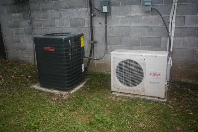 3220 Les Chappell Road Spring Hill, TN 37174 - Photo 38 of 70 a utility room with dryer and washer