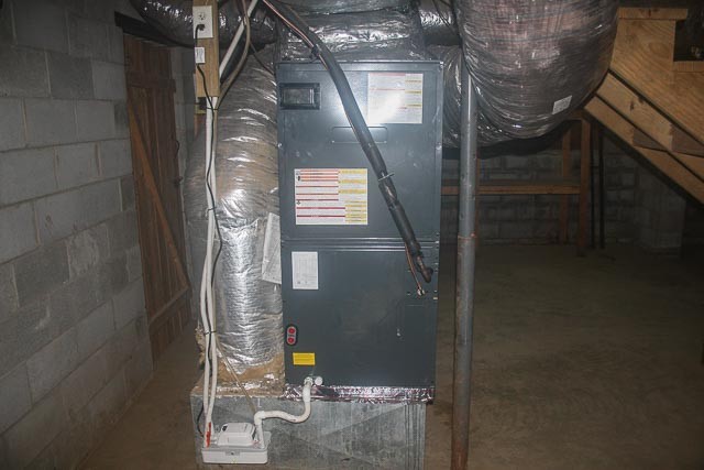 3220 Les Chappell Road Spring Hill, TN 37174 - Photo 39 of 70 a bathroom with a glass shower door