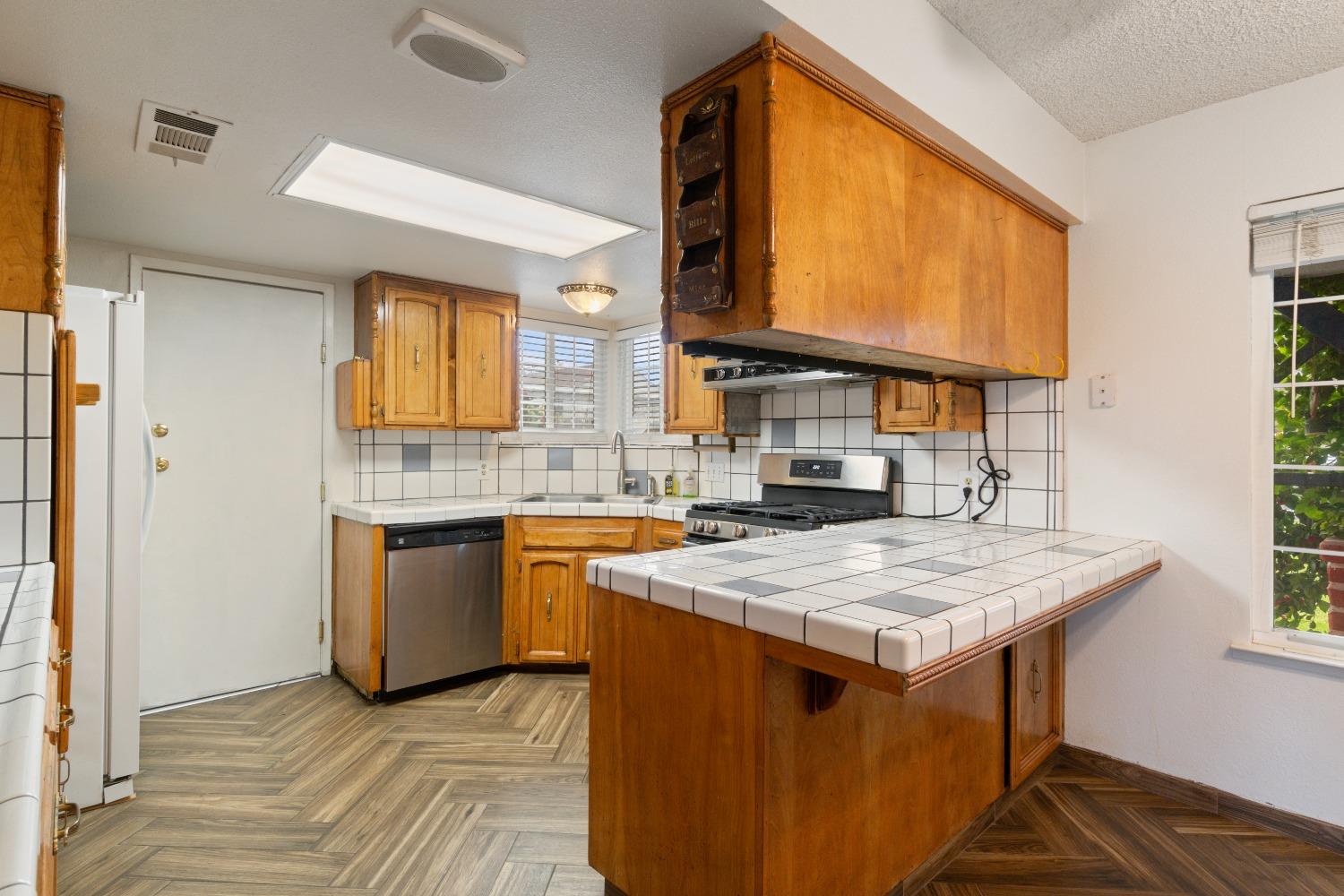 210 South Caesar Avenue Fresno, CA 93727 - Photo 12 of 29