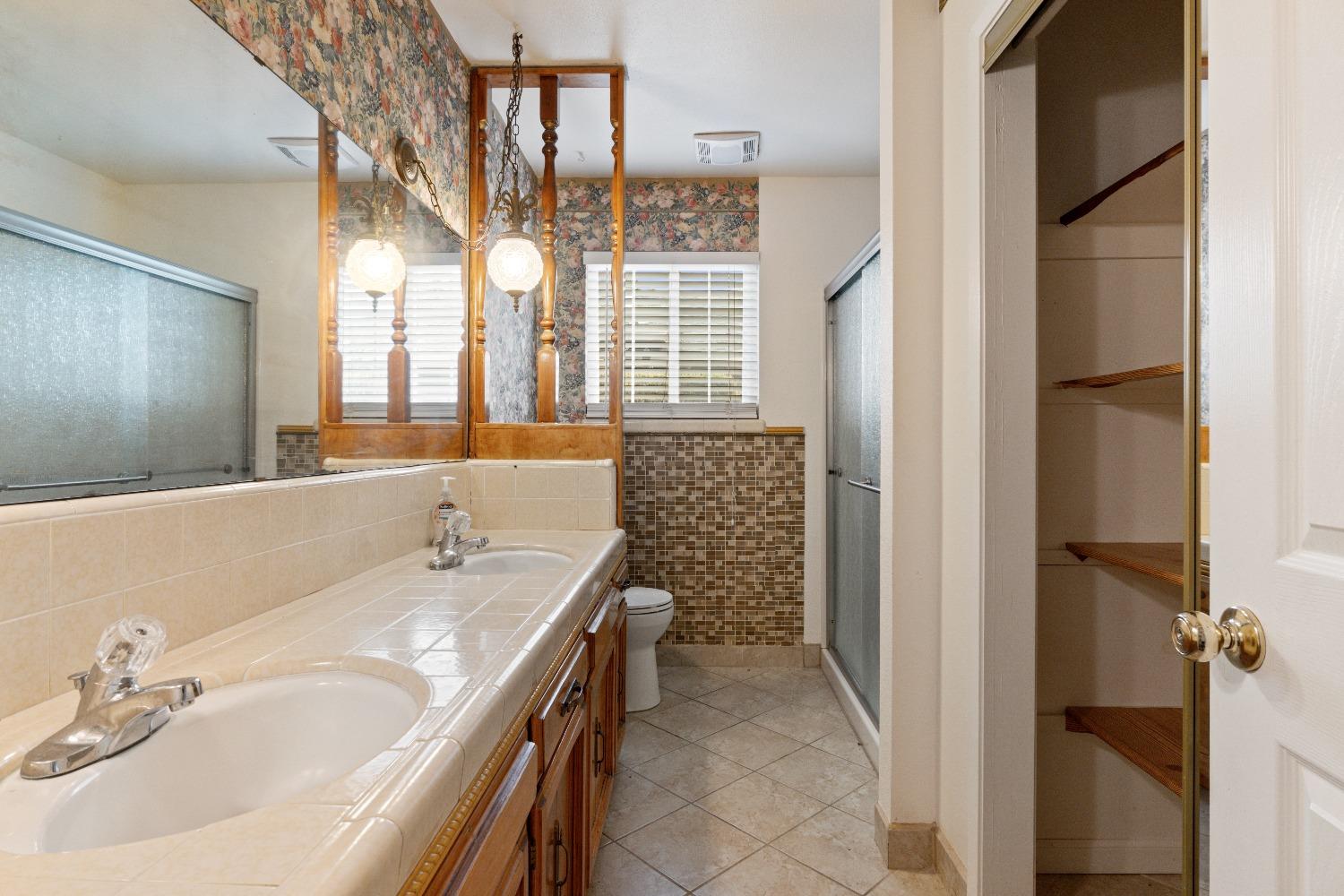 210 South Caesar Avenue Fresno, CA 93727 - Photo 21 of 29