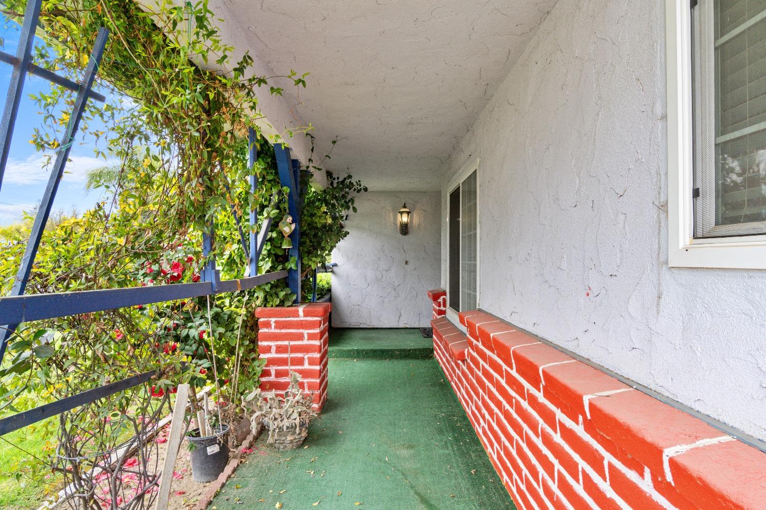210 South Caesar Avenue Fresno, CA 93727 - Photo 4 of 29
