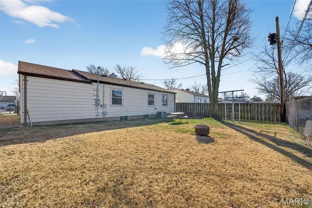 $245,000 | 18 Derby Lane, St. Peters, MO 63376