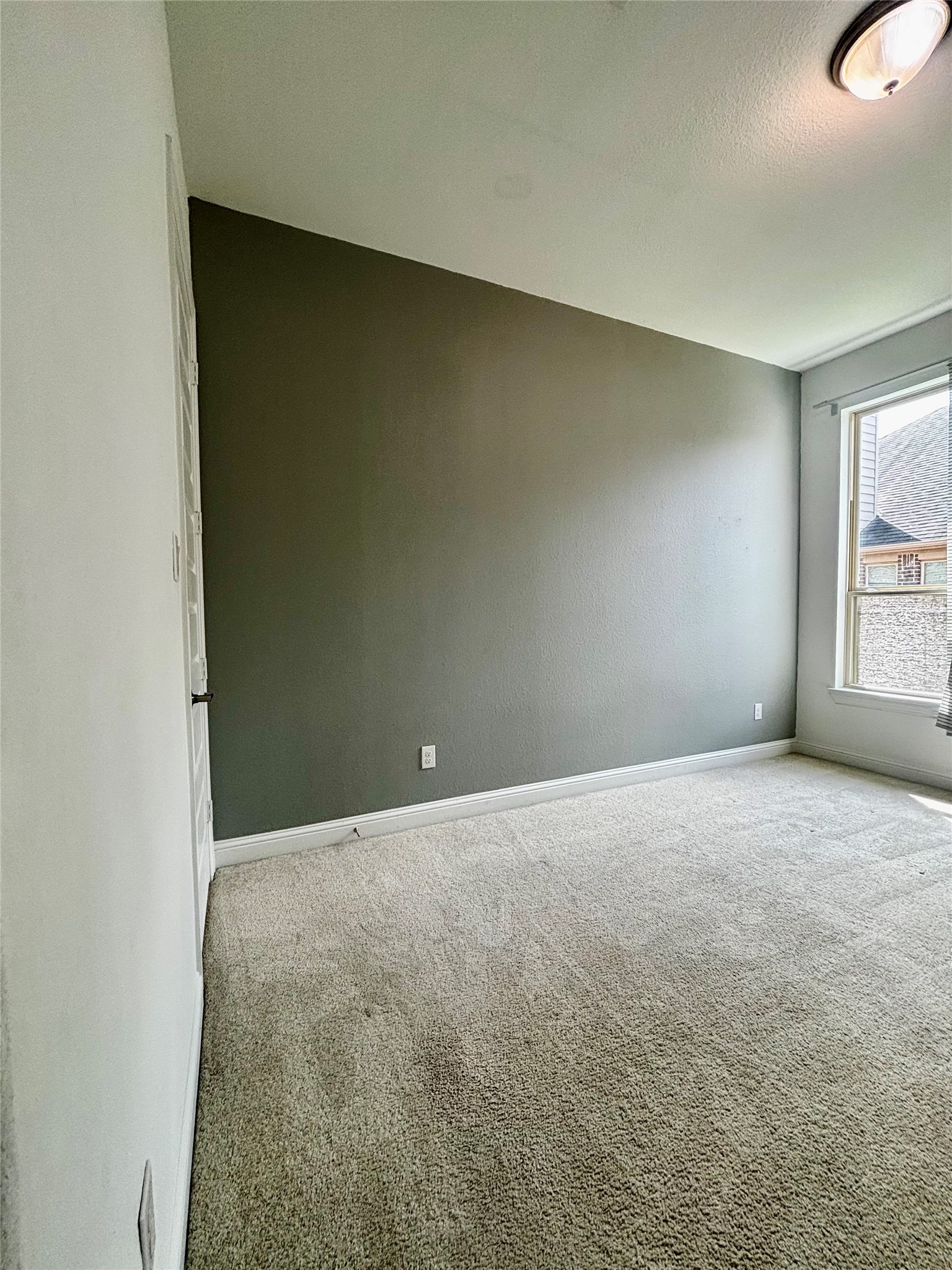 13326 Lake Chesdin Road Houston, TX 77044 - Photo 8 of 29 an empty room with windows