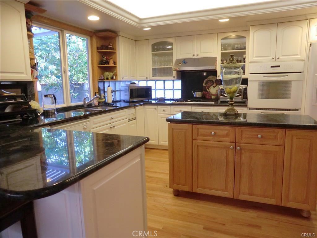 834 Delaware Road Burbank, CA 91504 - Photo 7 of 17