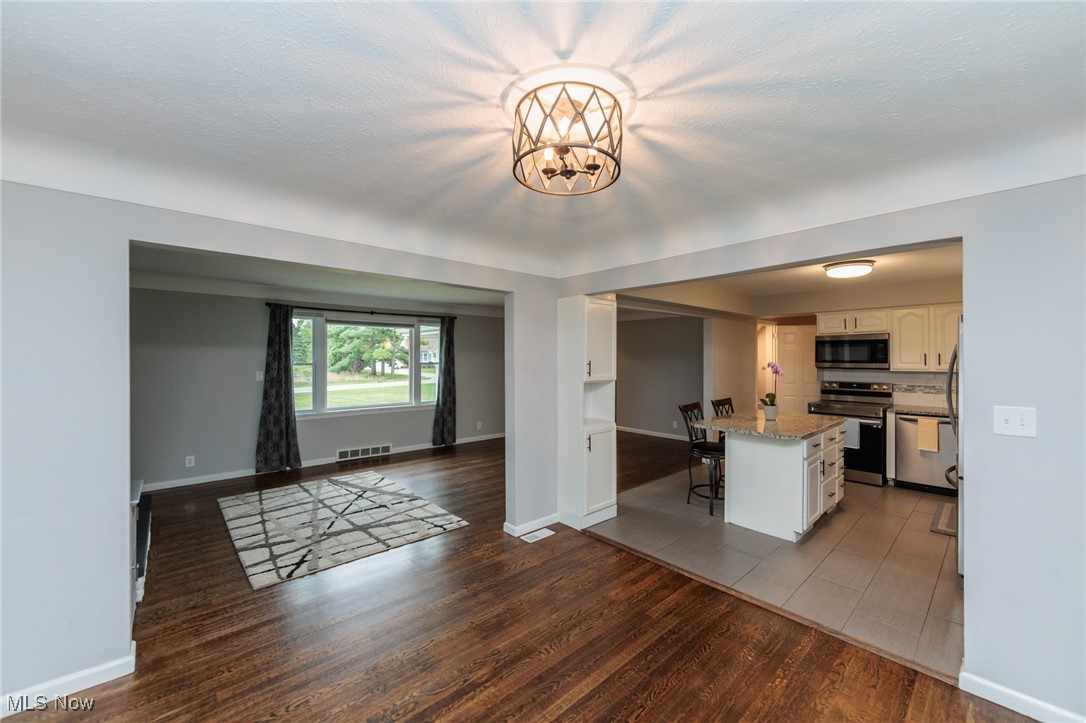 6110 Crossview Road Independence, OH 44131 - Photo 9 of 48