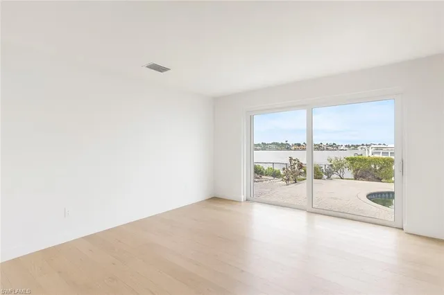 $6,995,000 | 1535 Dolphin Lane, Naples, FL 34102