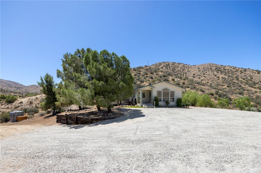 33415 Oracle Hill Road Palmdale, CA 93550 - Photo 30 of 44 a view of the road with a building in the background