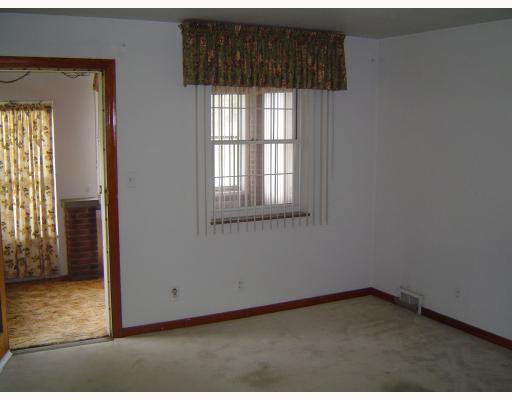 190 Hickory Grade Road Bridgeville, PA 15017 - Photo 3 of 12 Living Room.