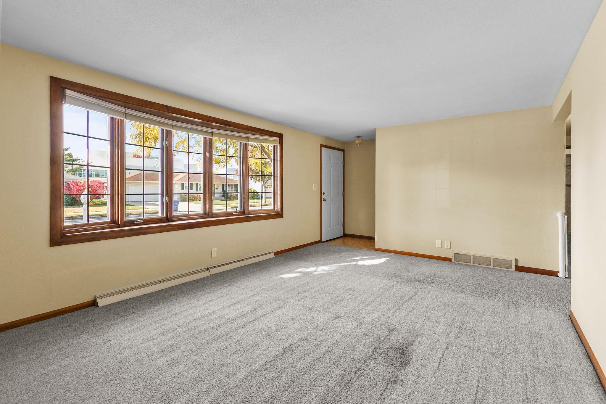 1076 Shadow Lane Green Bay, WI 54304 - Photo 3 of 13