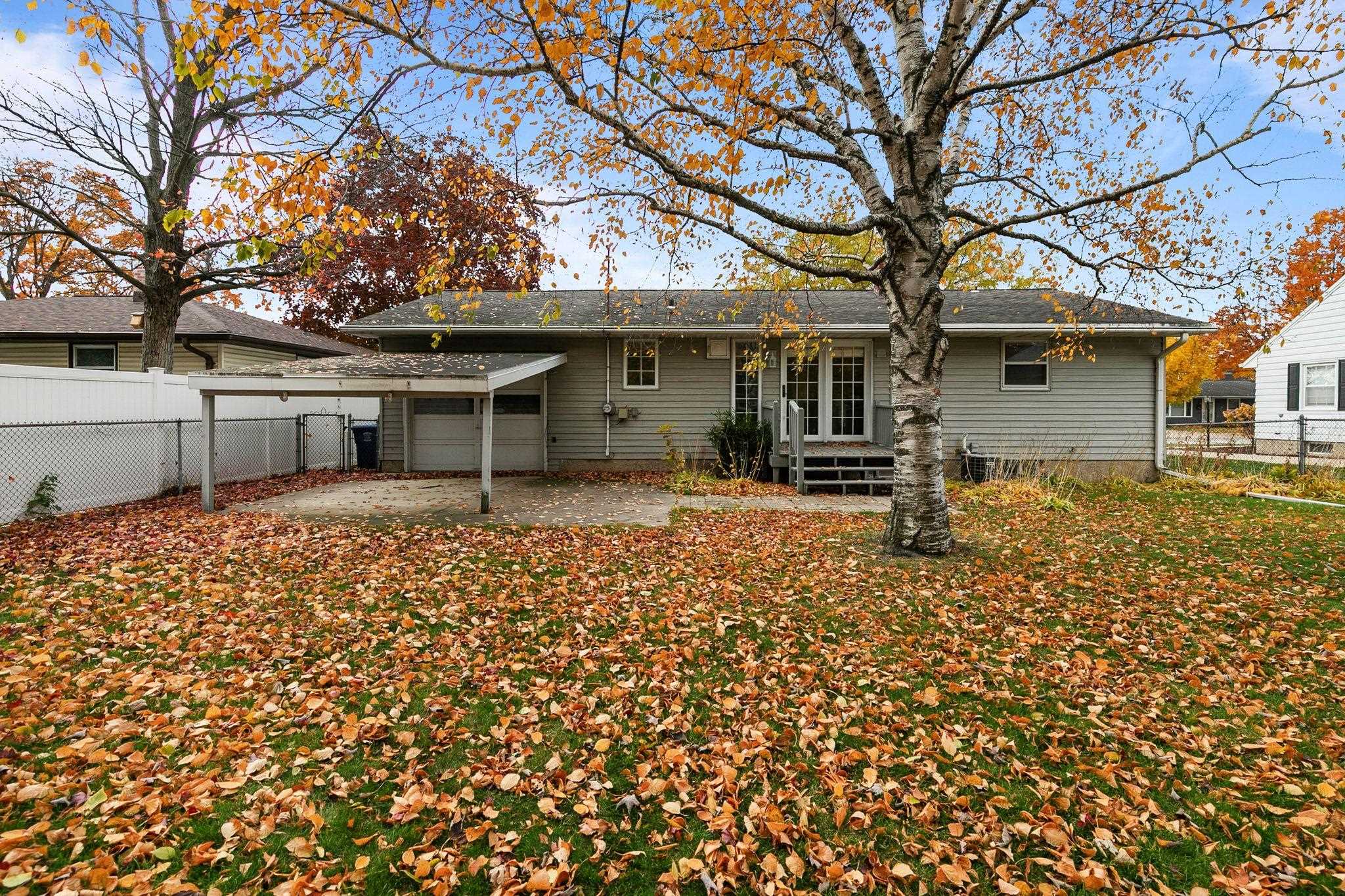 1076 Shadow Lane Green Bay, WI 54304 - Photo 10 of 13