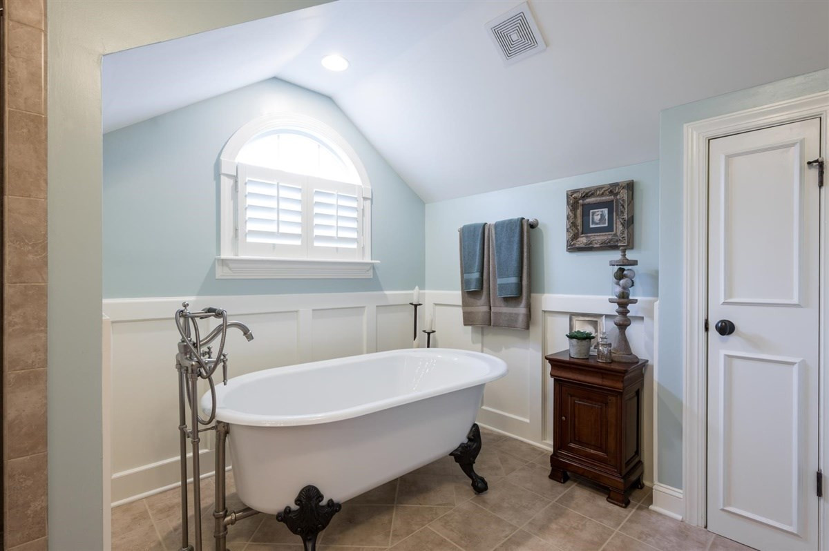 4616 Hidden Harbor Lane Raleigh, NC 27615 - Photo 23 of 30 THIS TUB!!