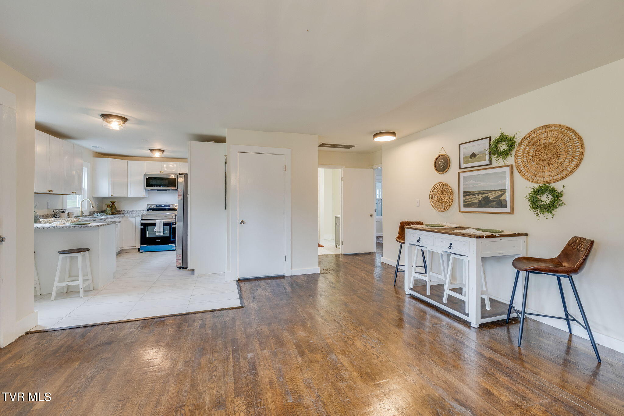 120 Mayflower Road Johnson City, TN 37601 - Photo 8 of 39 010