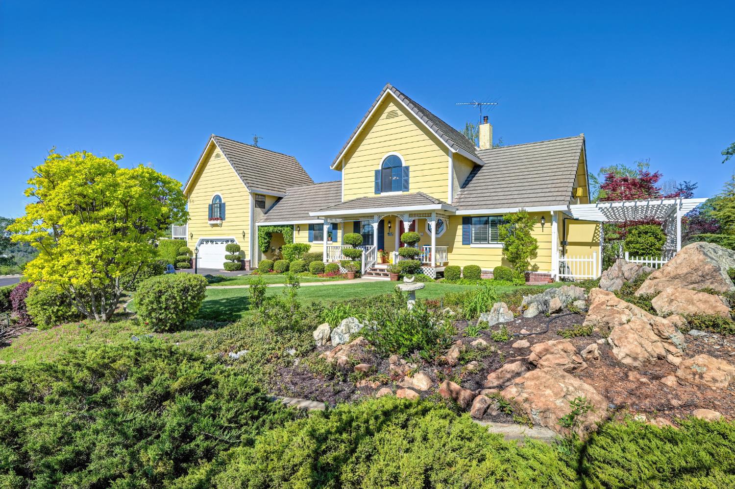 14470 Riva Ridge Circle Auburn, CA 95602 - Photo 3 of 71 a front view of a house with garden