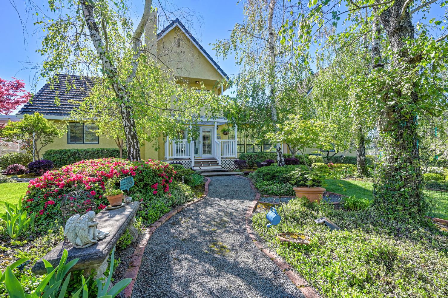 14470 Riva Ridge Circle Auburn, CA 95602 - Photo 46 of 71 a view of a garden with flowers and trees