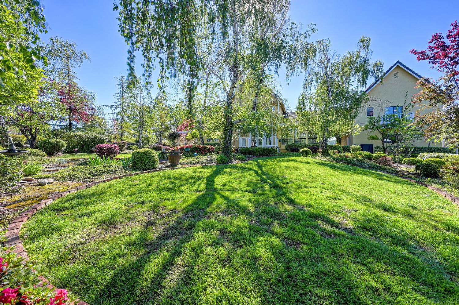 14470 Riva Ridge Circle Auburn, CA 95602 - Photo 47 of 71 a view of a backyard with garden
