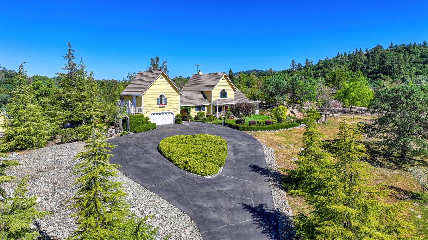 14470 Riva Ridge Circle Auburn, CA 95602 - Photo 68 of 71 an aerial view of a house with a big yard