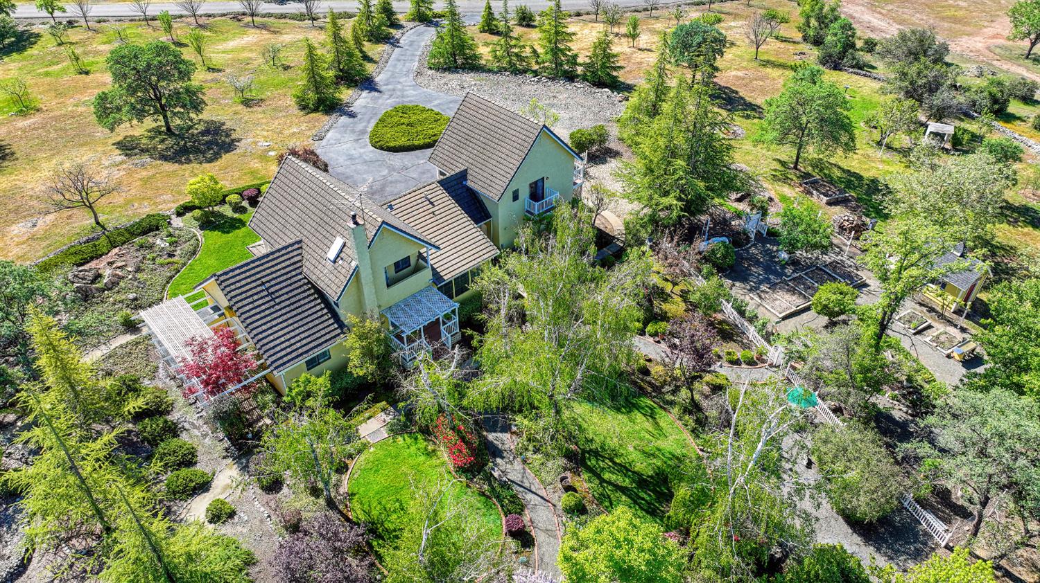 14470 Riva Ridge Circle Auburn, CA 95602 - Photo 70 of 71 an aerial view of a house with swimming pool and outdoor space