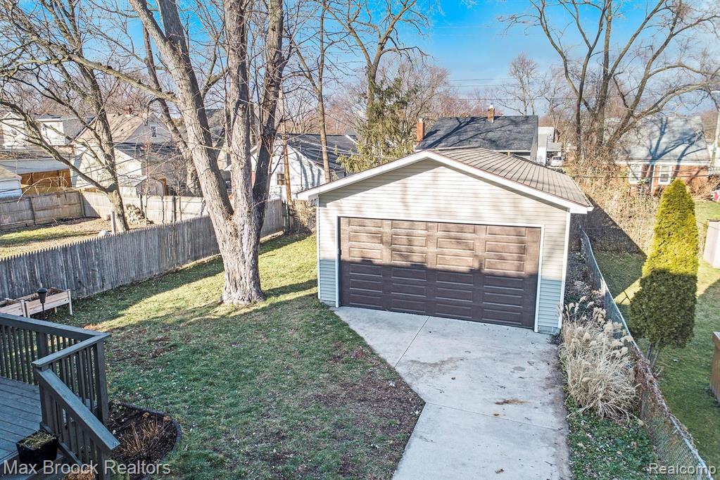 1862 Cambridge Road Berkley, MI 48072 - Photo 7 of 33
