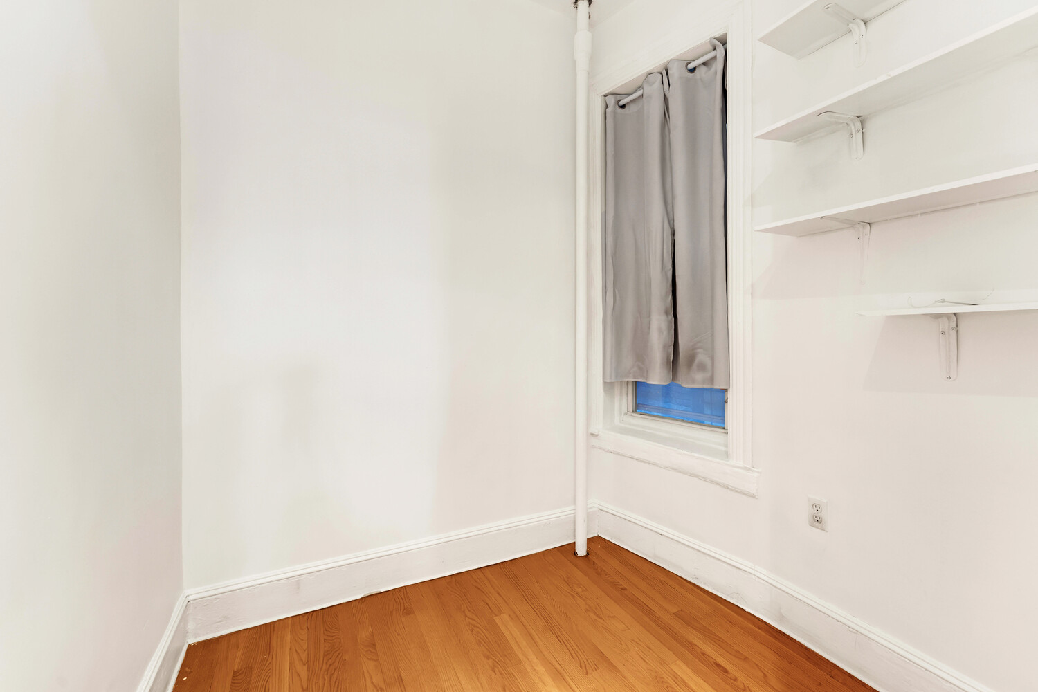 192 Bleecker Street, Unit 14 Manhattan, NY 10012 - Photo 6 of 17 a view of an empty room