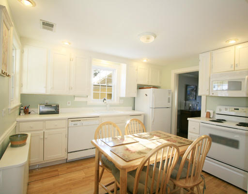 16 Greenacre Road Westwood, MA 02090 - Photo 4 of 13 Gallery Image 4