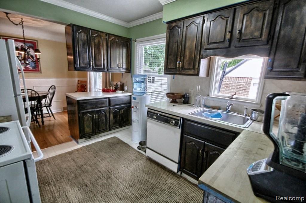 1739 Croft Road Birmingham, MI 48009 - Photo 7 of 20 Kitchen_2nd_View.jpg