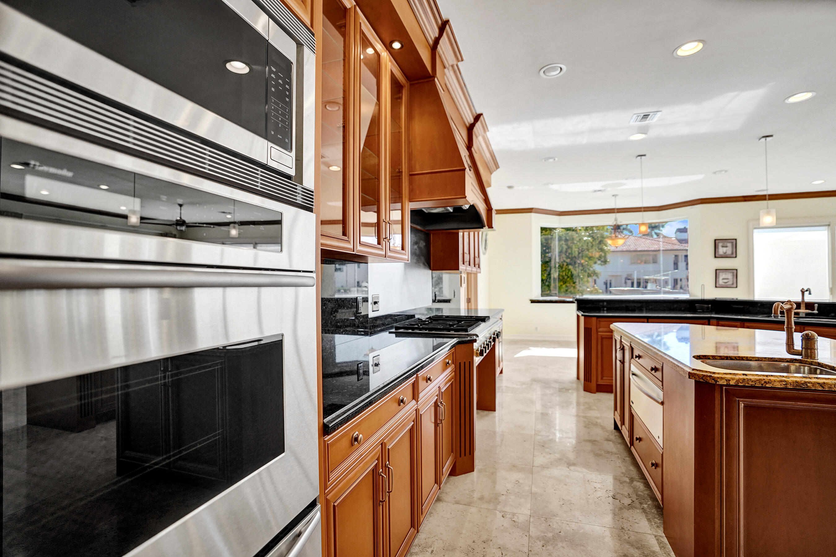 2330 Northeast 31st Court Lighthouse Point, FL 33064 - Photo 12 of 51 Kitchen