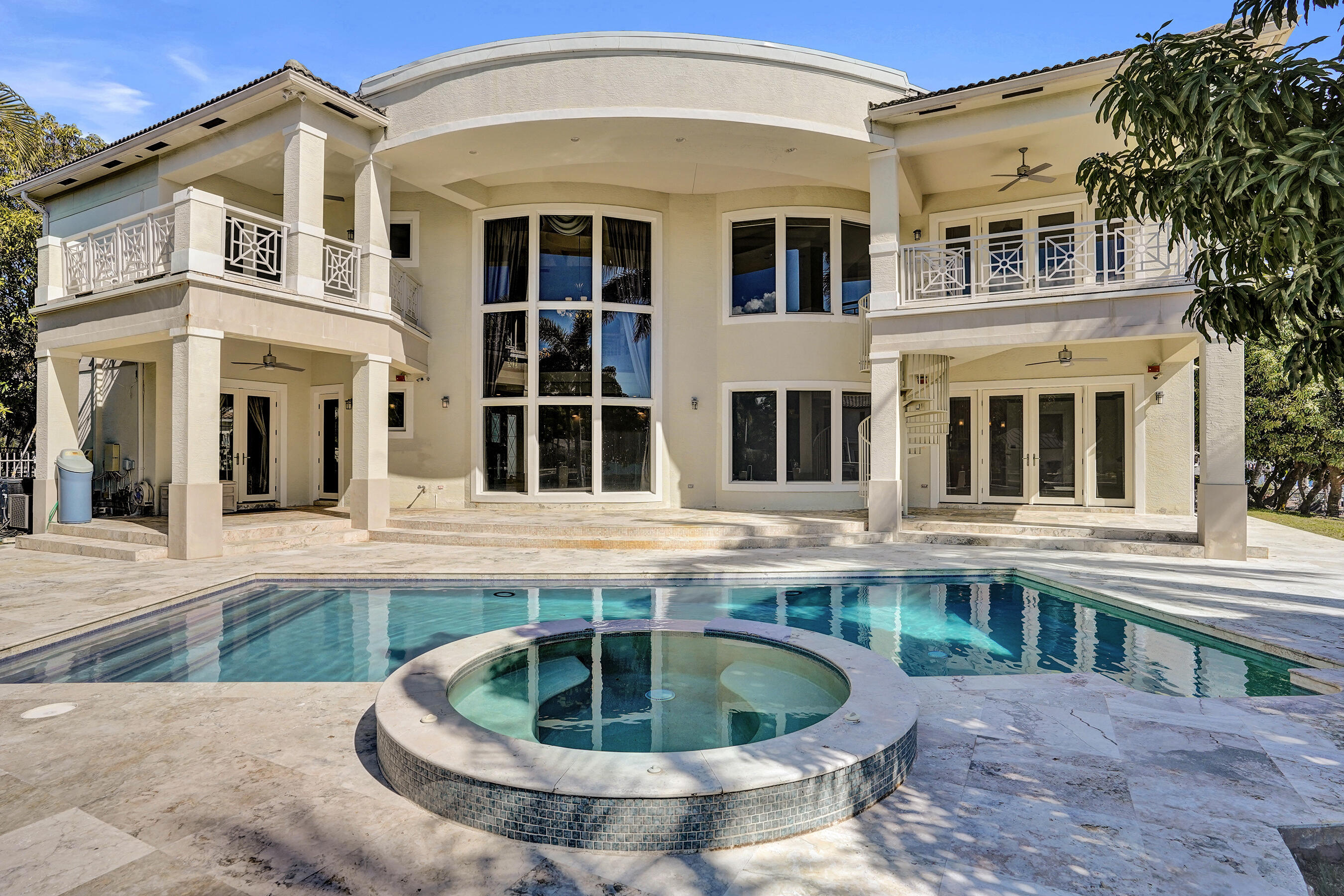 2330 Northeast 31st Court Lighthouse Point, FL 33064 - Photo 4 of 51 Exterior