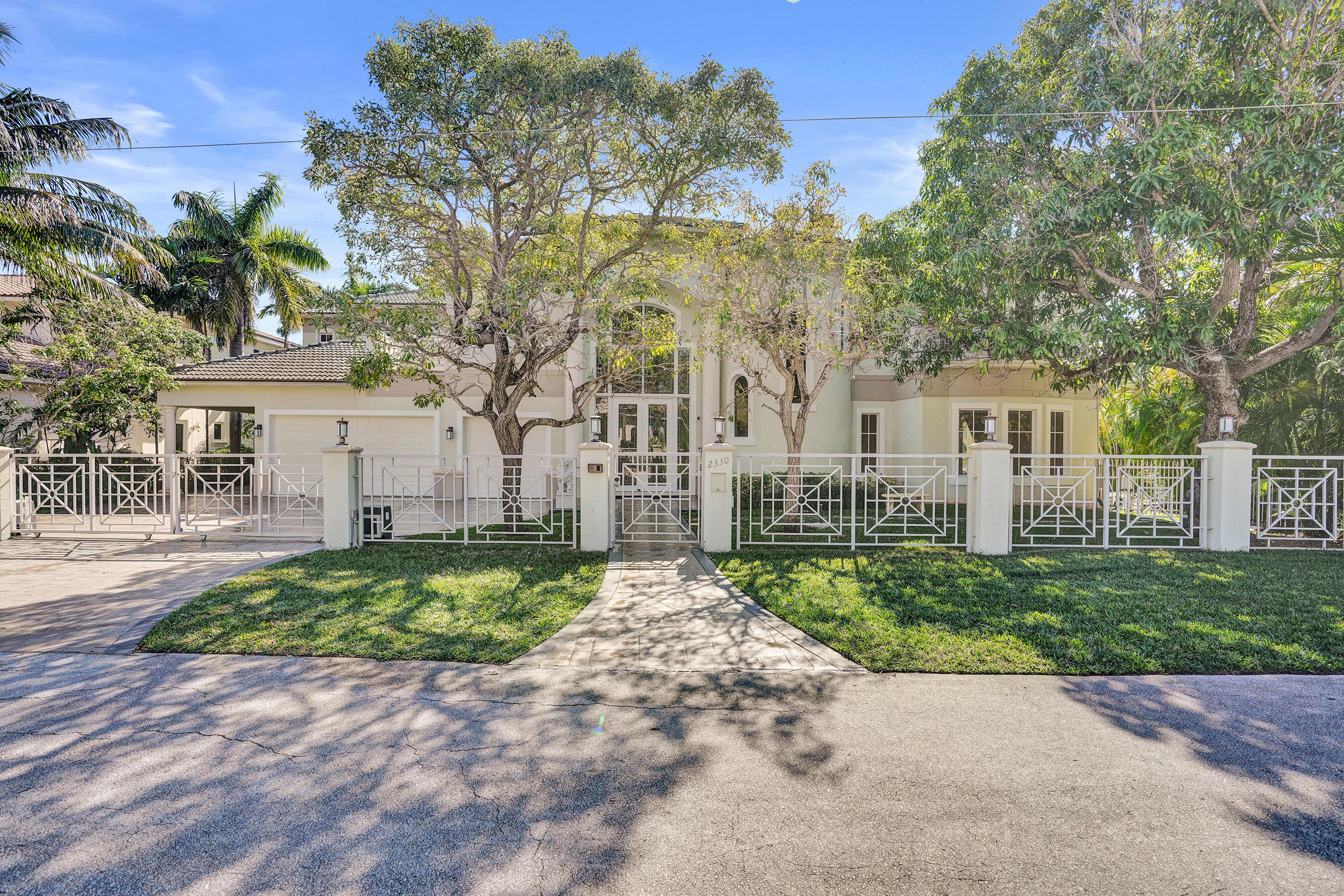 2330 Northeast 31st Court Lighthouse Point, FL 33064 - Photo 7 of 51 Exterior