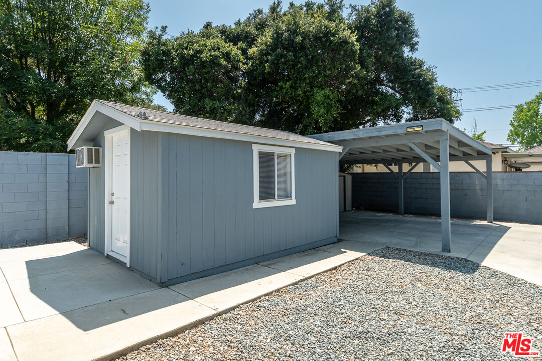 10307 Eldora Avenue Sunland, CA 91040 - Photo 27 of 32 a backyard of a house with a oven