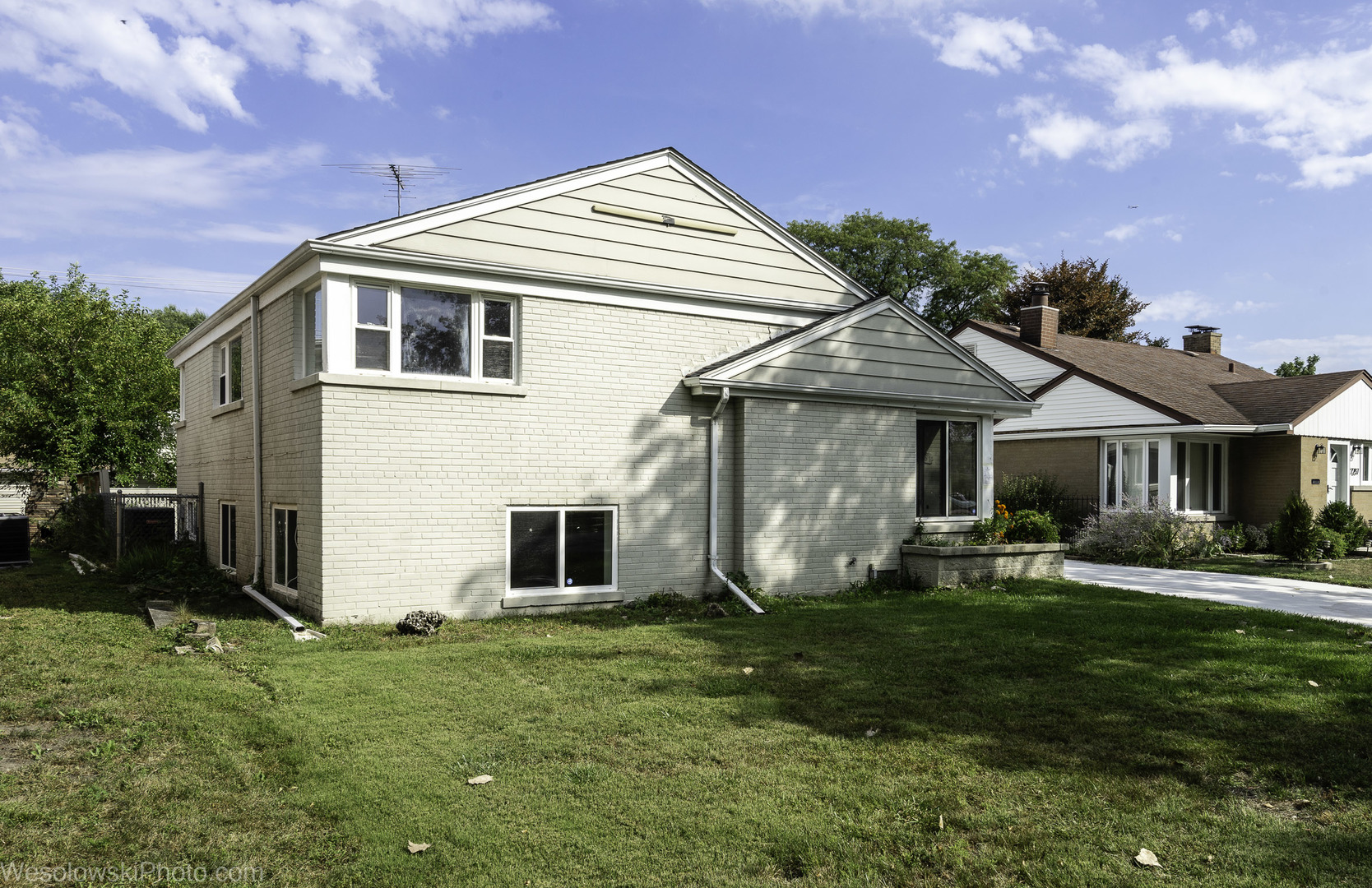 7261 East Prairie Road Lincolnwood, IL 60712 - Photo 3 of 38 Gallery Image 3